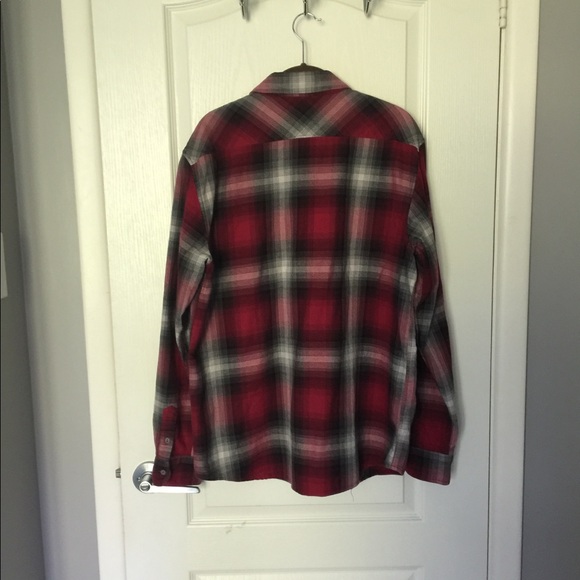3 FOR $30 Men’s DC long sleeve flannel - Picture 6 of 9